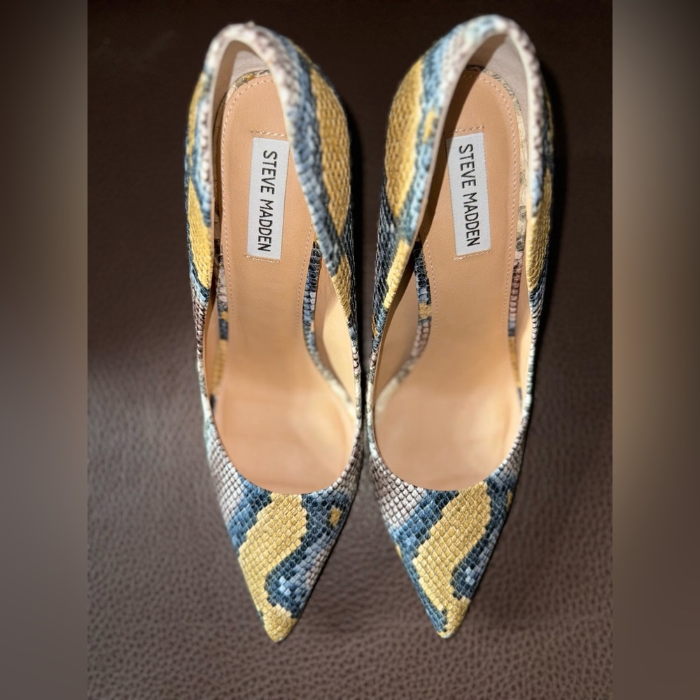 Steve Madden Women's Snakeskin Pumps - Yellow and Blue